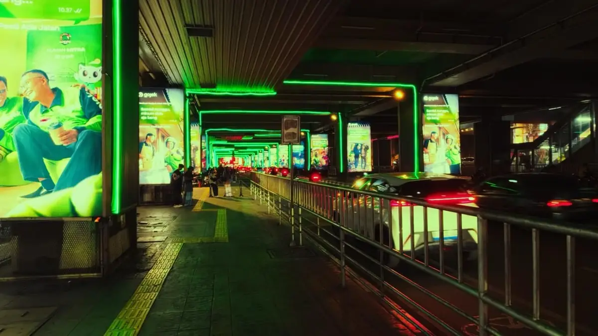Fotografie van Arjan Gaal &mdash; Neonlicht in Jakarta